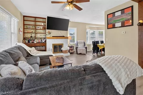 Living - 2227 E 30th St, Lorain, OH 44055 photo 1 of 1