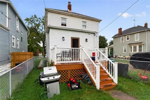 Exterior - 2227 E 30th St, Lorain, OH 44055 photo 4 of 8