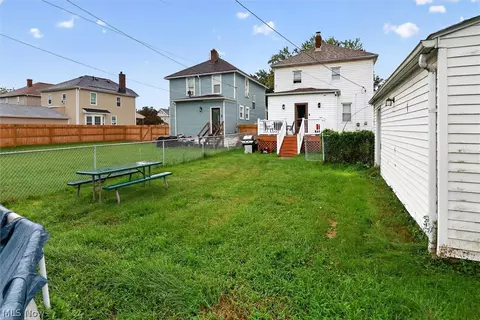 Exterior - 2227 E 30th St, Lorain, OH 44055 photo 5 of 8