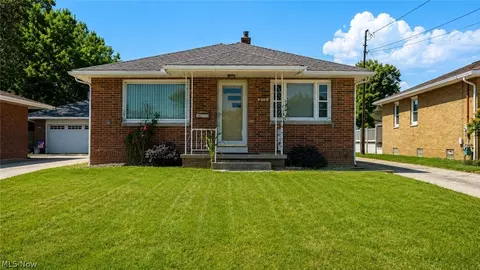 612 Ingalls Rd, Akron, OH 44312