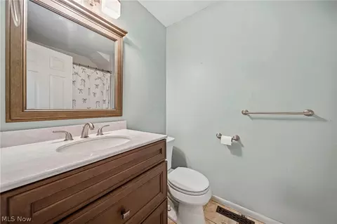 Bath - 775 Hampton Cir #2, Aurora, OH 44202 photo 3 of 3