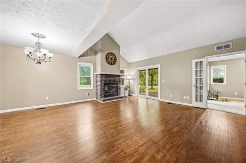 Living - 775 Hampton Cir #2, Aurora, OH 44202 photo 2 of 4