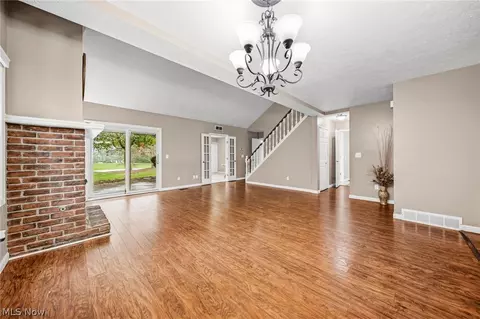 Living - 775 Hampton Cir #2, Aurora, OH 44202 photo 3 of 4
