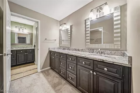 Bath - 775 Hampton Cir #2, Aurora, OH 44202 photo 2 of 3