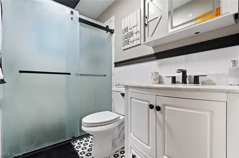 Bath - 634 Parkview Ave, Akron, OH 44310 photo 1 of 1