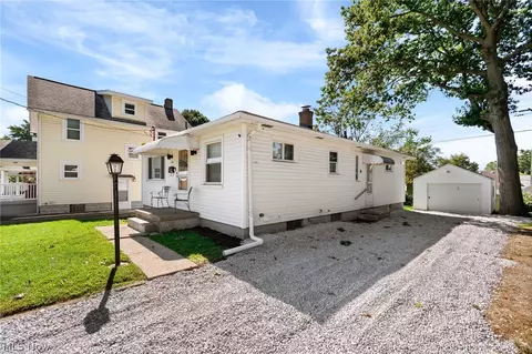 Exterior - 634 Parkview Ave, Akron, OH 44310 photo 4 of 4