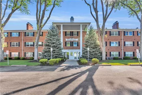 2885 Pease Dr #115, Rocky River, OH 44116