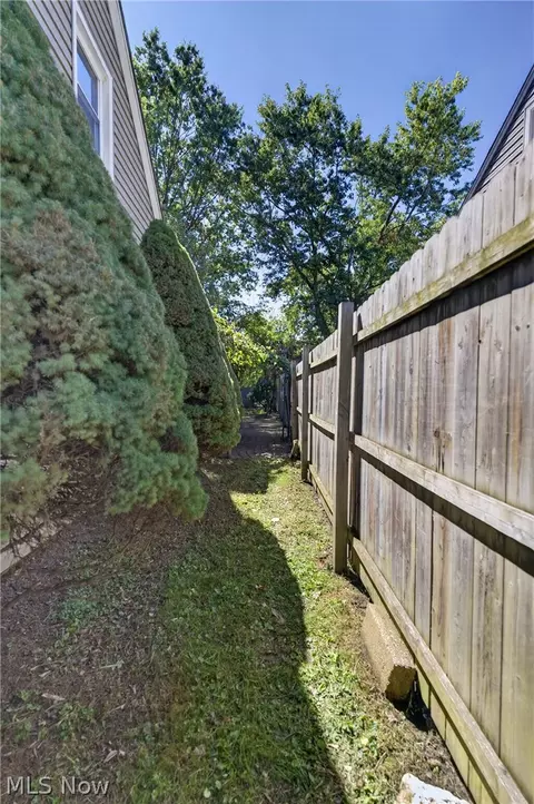 Exterior - 65 Arlene Ave, Youngstown, OH 44512 photo 3 of 9
