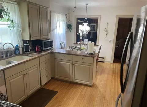 Kitchen - 6128 Lundy Ln, Boardman, OH 44512 photo 2 of 3