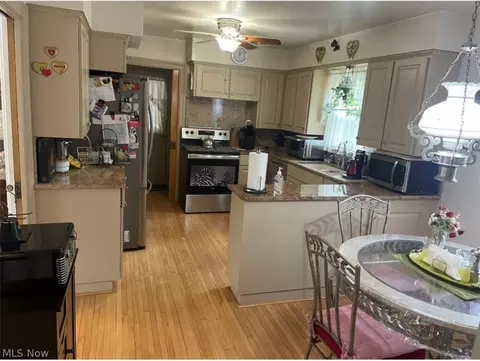 Kitchen - 6128 Lundy Ln, Boardman, OH 44512 photo 1 of 3