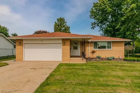 223 Shore Dr, Eastlake, OH 44095