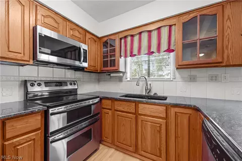 Kitchen - 113 Olson Spur, Munroe Falls, OH 44262 photo 2 of 3