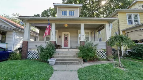 1342 Jewett Dr, Zanesville, OH 43701