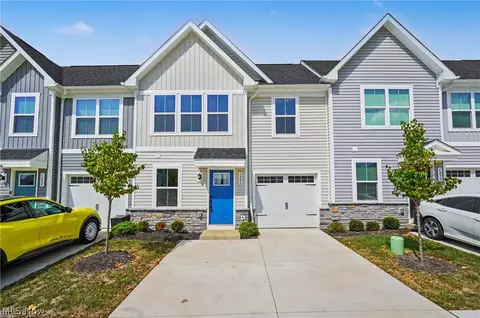 1290 Divot Cir, Akron, OH 44313