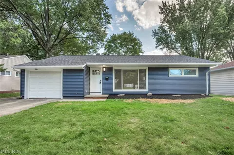 9019 Newkirk Dr, Parma Heights, OH 44130