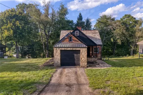 146 Spruce Dr NW, North Canton, OH 44720