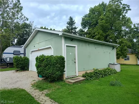 Exterior - 6005 Hillcrest Ave, Ashtabula, OH 44004 photo 9 of 18