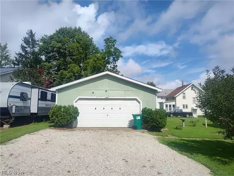 Exterior - 6005 Hillcrest Ave, Ashtabula, OH 44004 photo 7 of 18