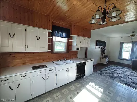 Kitchen - 6005 Hillcrest Ave, Ashtabula, OH 44004 photo 1 of 2