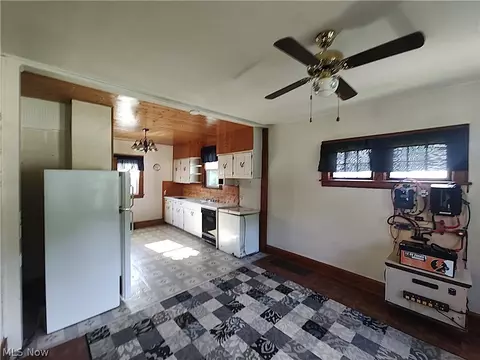 Entry Way - 6005 Hillcrest Ave, Ashtabula, OH 44004 photo 3 of 3