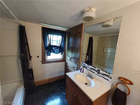 Bath - 6005 Hillcrest Ave, Ashtabula, OH 44004 photo 2 of 4
