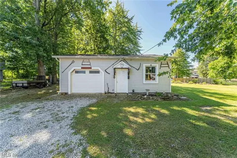 Exterior - 1860 E 298th St, Wickliffe, OH 44092 photo 4 of 7
