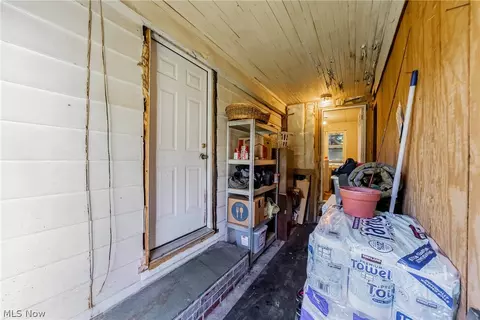 Entry Way - 1860 E 298th St, Wickliffe, OH 44092 photo 4 of 4