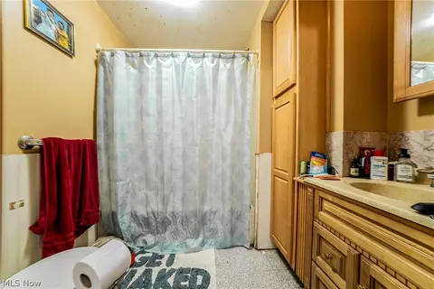 Bath - 1860 E 298th St, Wickliffe, OH 44092 photo 1 of 3