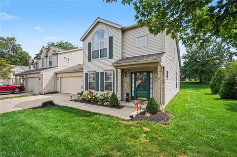 4080 Falconswalk Ct, Stow, OH 44224 photo 2