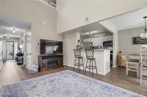 4080 Falconswalk Ct, Stow, OH 44224 photo 9