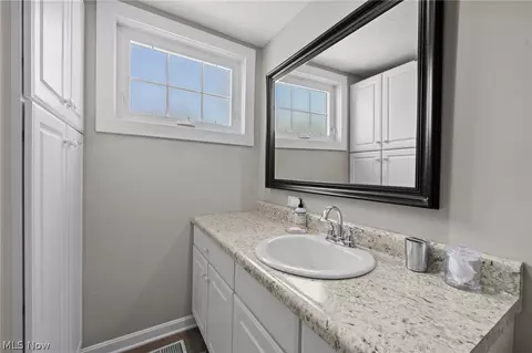 Bath - 319 Seneca Ave, Huron, OH 44839 photo 1 of 5