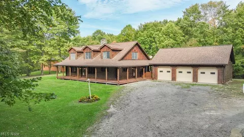 6479 Locust Ln NE, Magnolia, OH 44643