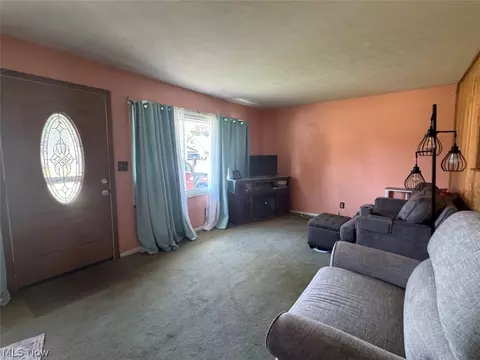 Living - 1415 Eleanor Dr, Ashtabula, OH 44004 photo 2 of 6