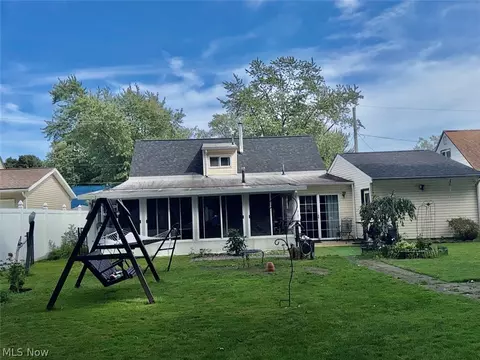 Exterior - 1415 Eleanor Dr, Ashtabula, OH 44004 photo 6 of 7