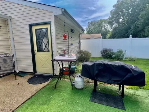 Exterior - 1415 Eleanor Dr, Ashtabula, OH 44004 photo 5 of 7