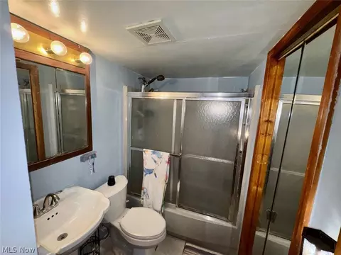 Bath - 1415 Eleanor Dr, Ashtabula, OH 44004 photo 1 of 3