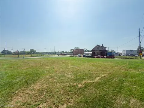 110 Schauers Pl SW, Canton, OH 44707 photo 2