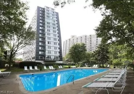 12520 Edgewater Dr #309, Lakewood, OH 44107