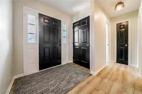 Entry Way - 122 Haydens Arbor, Elyria, OH 44035 photo 2 of 9