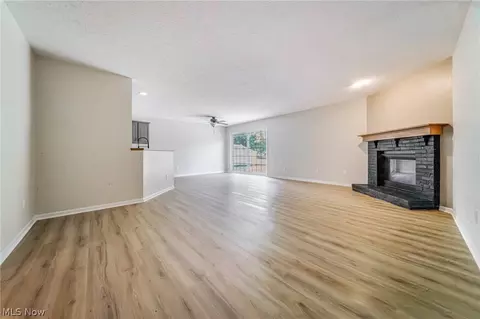 Living - 122 Haydens Arbor, Elyria, OH 44035 photo 1 of 5