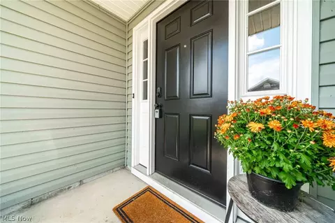 Entry Way - 122 Haydens Arbor, Elyria, OH 44035 photo 1 of 9