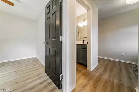 Entry Way - 122 Haydens Arbor, Elyria, OH 44035 photo 5 of 9