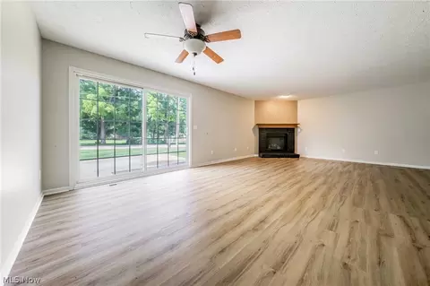 Living - 122 Haydens Arbor, Elyria, OH 44035 photo 5 of 5