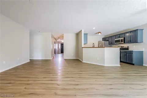 Living - 122 Haydens Arbor, Elyria, OH 44035 photo 3 of 5