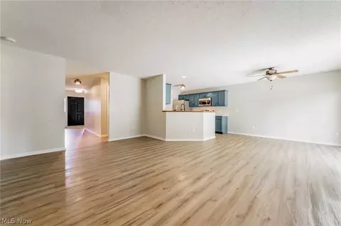 Living - 122 Haydens Arbor, Elyria, OH 44035 photo 2 of 5