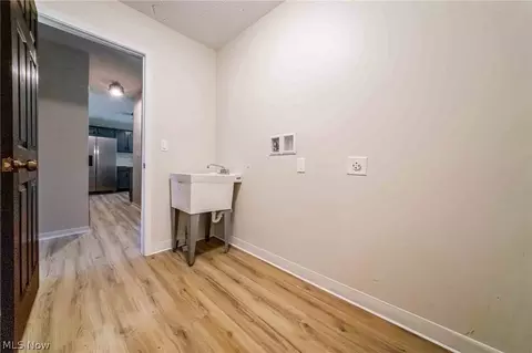 Entry Way - 122 Haydens Arbor, Elyria, OH 44035 photo 7 of 9
