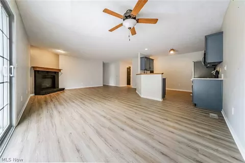 Living - 122 Haydens Arbor, Elyria, OH 44035 photo 4 of 5