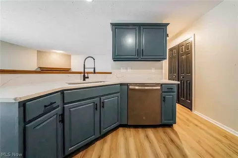 Kitchen - 122 Haydens Arbor, Elyria, OH 44035 photo 2 of 2
