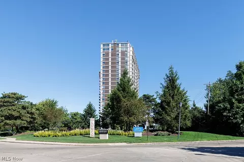 12700 Lake Ave #1104, Lakewood, OH 44107