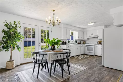 Dining - 1902 Root Ave NE, Canton, OH 44705 photo 3 of 4